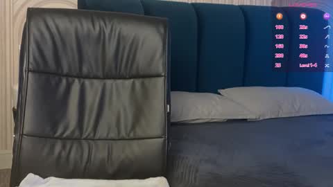 Snapshot of vivian_evans_ chatting on October 2025 12:22:02 AM Vivian Evans online show from October 2025 12:22:02 AM