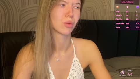 Snapshot of vivian_evans_ chatting on October 2025 01:09:02 AM Vivian Evans online show from October 2025 01:09:02 AM