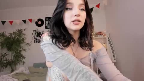 Snapshot of vivian_qwerty chatting on January 2025 04:17:02 AM vivian_qwerty online show from January 2025 04:17:02 AM