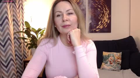 Vivian online show from December 2024 05:11:02 PM