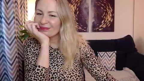 Vivian online show from September 2025 02:27:01 PM