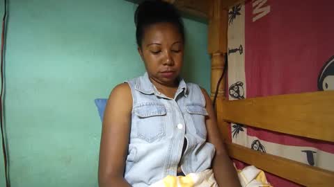 Snapshot of viviane0812 chatting on February 2025 12:47:01 PM viviane0812 online show from February 2025 12:47:01 PM