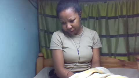 Snapshot of viviane0812 chatting on September 2025 05:04:02 PM viviane0812 online show from September 2025 05:04:02 PM