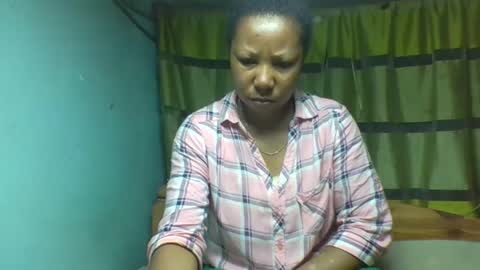 Snapshot of viviane0812 chatting on October 2025 06:37:01 PM viviane0812 online show from October 2025 06:37:01 PM