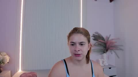 Snapshot of vivianowen9 chatting on March 2026 12:22:01 PM vivianowen9 online show from March 2026 12:22:01 PM