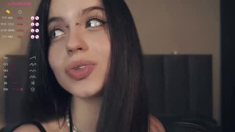 Snapshot of vivid_girls chatting on February 2025 10:39:02 AM Nelly and Mari online show from February 2025 10:39:02 AM