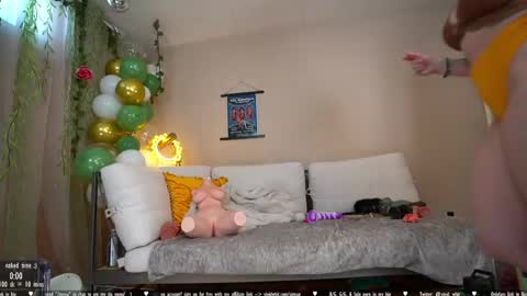 Snapshot of vivid_whit chatting on April 2026 07:25:02 PM Whitney online show from April 2026 07:25:02 PM