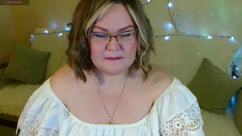 Vivien online show from February 2025 08:46:01 PM
