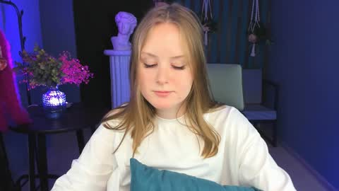 Vivien online show from December 2024 01:23:02 PM