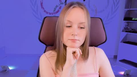 Vivien online show from January 2025 04:06:02 PM