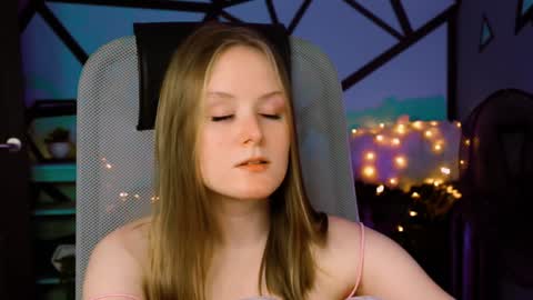 Vivien online show from January 2025 06:32:02 PM