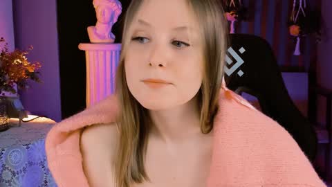 Vivien online show from January 2025 08:00:01 PM