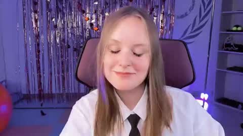 Vivien online show from March 2025 08:22:01 PM