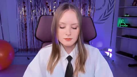 Vivien online show from March 2025 06:21:02 PM