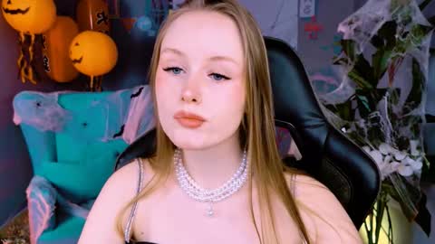 Vivien online show from October 2025 09:21:02 AM