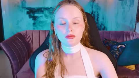 Vivien online show from November 2025 05:37:01 PM