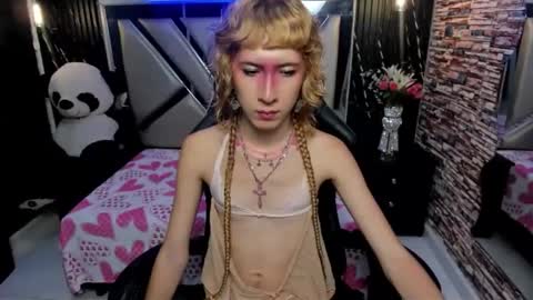 Snapshot of vivienne_hadid chatting on June 2026 08:31:02 PM vivienne hadid online show from June 2026 08:31:02 PM