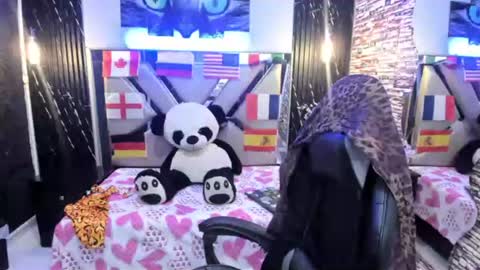 Snapshot of vivienne_hadid chatting on June 2026 08:11:01 PM vivienne hadid online show from June 2026 08:11:01 PM