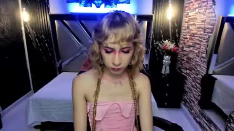 vivienne hadid online show from June 2026 05:28:02 PM