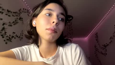 Vivi online show from November 2025 04:07:02 PM