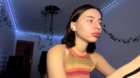 Vivi online show from November 2025 04:33:01 PM