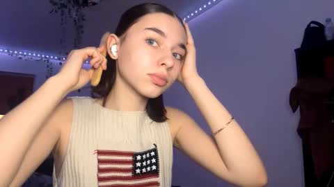 Snapshot of viviennebreihan chatting on December 2025 09:05:02 AM Vivi online show from December 2025 09:05:02 AM