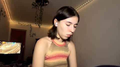 Snapshot of viviennebreihan chatting on December 2025 02:14:02 PM Vivi online show from December 2025 02:14:02 PM