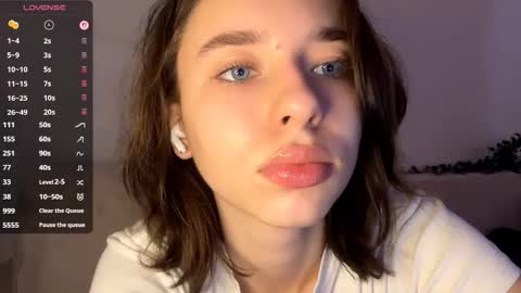 Snapshot of viviennebreihan chatting on January 2026 10:06:02 AM Vivi online show from January 2026 10:06:02 AM