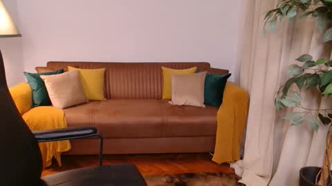 Vivienne online show from November 2025 05:15:01 PM