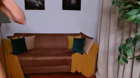 Snapshot of vivienneclement chatting on March 2026 04:46:01 PM Vivienne online show from March 2026 04:46:01 PM