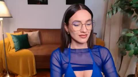Snapshot of vivienneclement chatting on May 2026 04:46:02 PM Vivienne online show from May 2026 04:46:02 PM