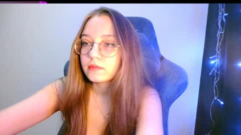 vivivivikkie online show from April 2026 09:01:02 PM