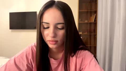 Miss Mia online show from March 2026 02:32:02 PM