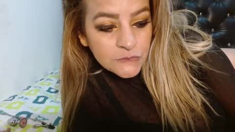 Venus online show from November 2025 01:04:02 AM