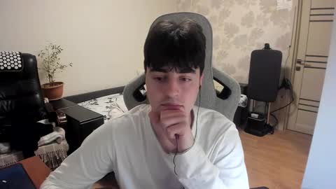 Snapshot of vlad1605 chatting on December 2025 06:19:02 AM Martin online show from December 2025 06:19:02 AM