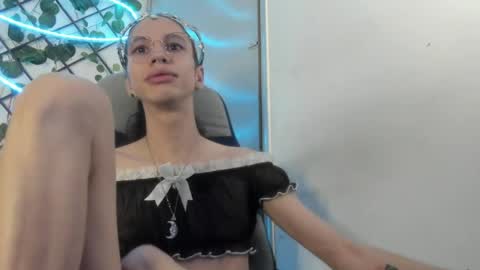 Snapshot of vodkadelulo_ chatting on April 2026 11:24:01 AM vodkadelulo online show from April 2026 11:24:01 AM
