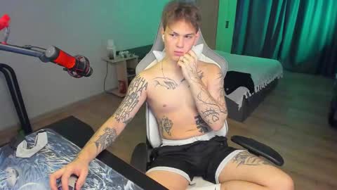 Snapshot of vova_belkin_ chatting on October 2025 09:32:01 AM vova online show from October 2025 09:32:01 AM