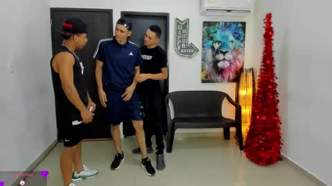 voyeurism_guys online show from November 2025 11:07:02 PM