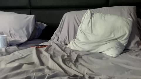 Enjoy guys of all ages if you are not on cam please dont ask for requests if i dont respond dont think im ignoring you i online show from December 2025 07:40:02 PM