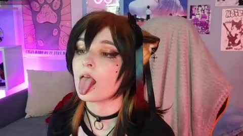 Snapshot of vronnier chatting on April 2026 03:18:02 PM vronnier online show from April 2026 03:18:02 PM