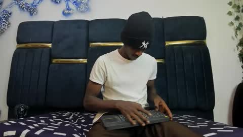 Snapshot of vsleyandlunaper chatting on March 2026 02:39:02 AM vsleyandlunaper online show from March 2026 02:39:02 AM