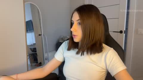 Snapshot of vx_arina chatting on June 2026 11:04:02 AM Arina online show from June 2026 11:04:02 AM