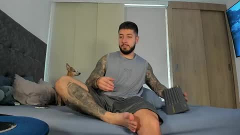 vyxen_ online show from April 2026 08:21:01 PM