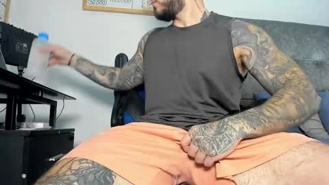 vyxen_ online show from May 2026 08:05:02 PM