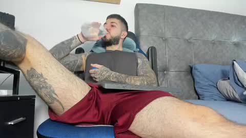 vyxen_ online show from May 2026 08:47:02 PM