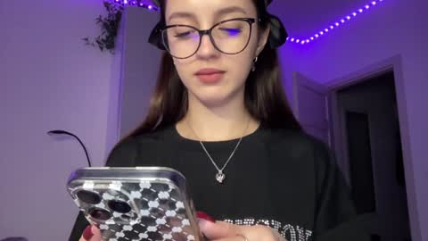 Alice  Before pvt write to me in PM  online show from December 2024 01:14:01 AM