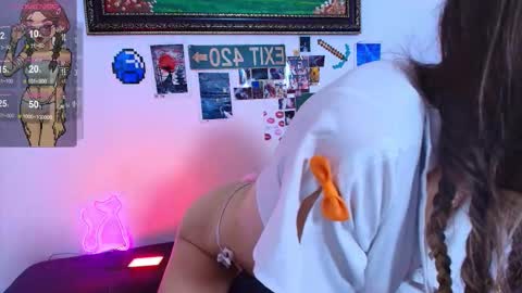 Waifu exe online show from September 2025 03:55:02 AM