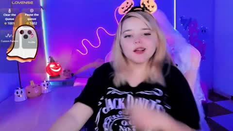   online show from October 2025 02:48:02 AM