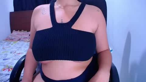 Snapshot of wanda_ember chatting on December 2024 09:33:01 PM Wanda and Ember online show from December 2024 09:33:01 PM