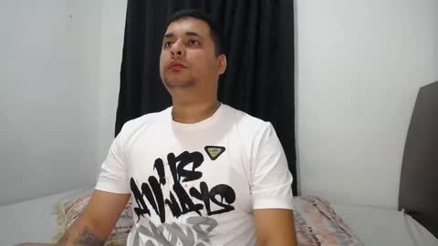 Snapshot of wanda_ember chatting on February 2025 12:33:01 AM Wanda and Ember online show from February 2025 12:33:01 AM